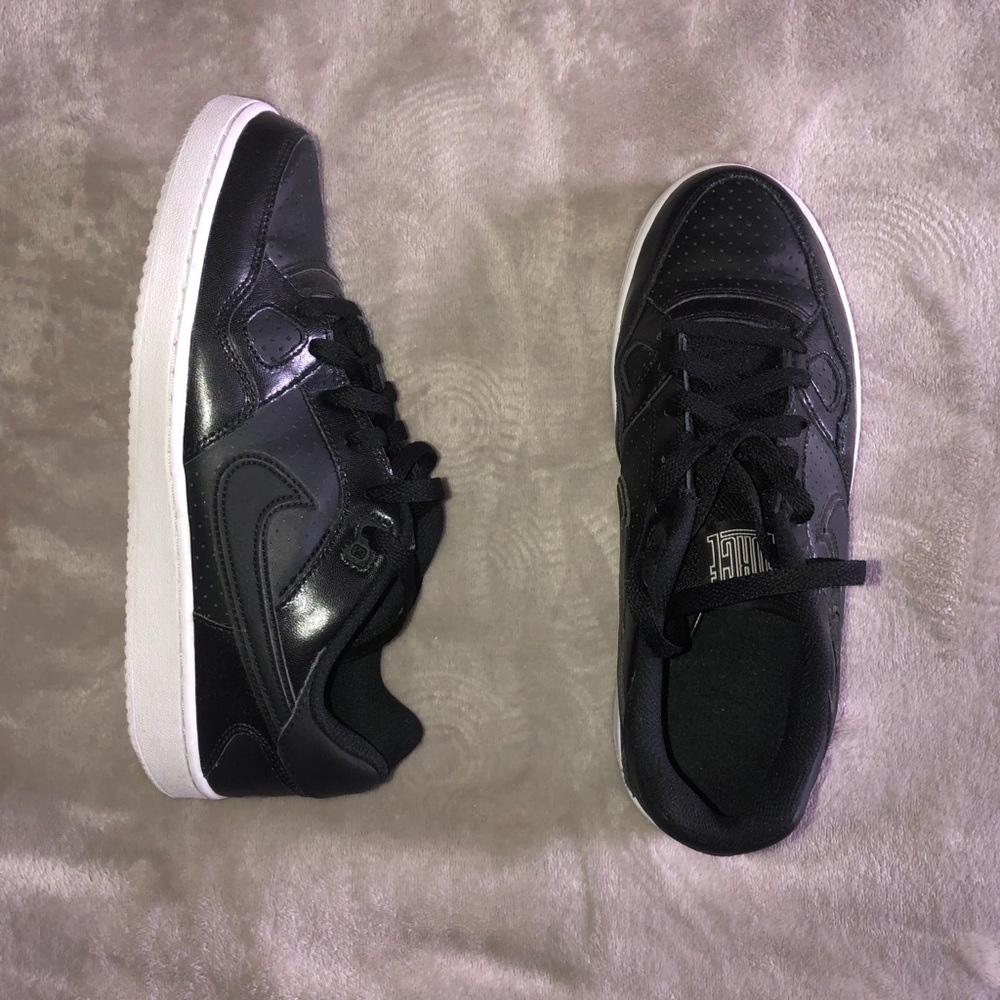 Wmns Nike Sons Of Force Sz 9.5